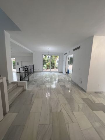 https://cdn.resales-online.com/public/lahrid967e/properties/86d48ce158ee11f086ca02a3ded47a2d/w1200/4-c23c0f86247804fa50226aecd8b0b2c8.jpg?v=1751647793