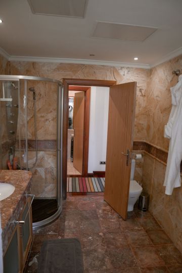 https://cdn.resales-online.com/public/68phfbom2h/properties/63c7b75c58a111f086ca02a3ded47a2d/w1200/20-d1f7658cbe4ba6cd8666fec30fba80ad.jpg?v=1751632897