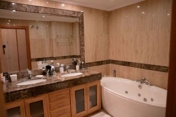 https://cdn.resales-online.com/public/68phfbom2h/properties/63c7b75c58a111f086ca02a3ded47a2d/w1200/23-79897b85162c6a486c7a4d1eb46924dd.jpg?v=1751632897