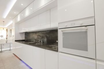 https://cdn.resales-online.com/public/r6fpf5cduc/properties/bc5e7a8f567c11f0ac7202a3ded47a2d/w1200/3-e898b2bb2a2fdfd06d2c39894dce8316.jpg?v=1751463289