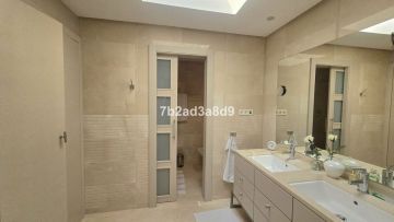 https://cdn.resales-online.com/public/7b2ad3a8d9/properties/82e79833528c11f0ad0102e0405b089b/w1200/17-dd5fcd4f0eb487dfa3803f7e20814c0e.jpg?v=1750963746