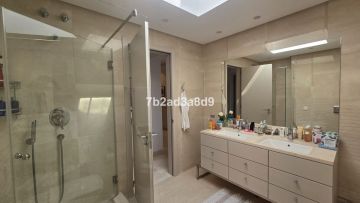 https://cdn.resales-online.com/public/7b2ad3a8d9/properties/82e79833528c11f0ad0102e0405b089b/w1200/20-d1f7658cbe4ba6cd8666fec30fba80ad.jpg?v=1750963746