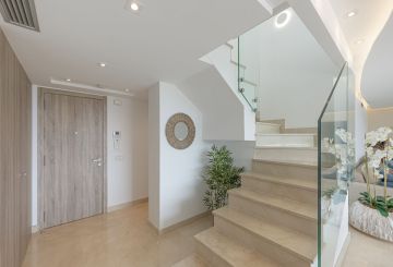 https://cdn.resales-online.com/public/cviukn6nvr/properties/349ad01e5bee11f086ca02a3ded47a2d/w1200/9-467d0cee5b725f3ef65f102a0c2e69c0.jpg?v=1751992075