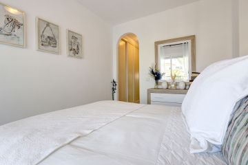 https://cdn.resales-online.com/public/iv2hh3s2mb/properties/5381b0525cdc11f086ca02a3ded47a2d/w1200/17-dd5fcd4f0eb487dfa3803f7e20814c0e.jpg?v=1752082173
