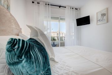 https://cdn.resales-online.com/public/iv2hh3s2mb/properties/5381b0525cdc11f086ca02a3ded47a2d/w1200/18-cc72f169493c096e712837ff5d8b6e41.jpg?v=1752082173