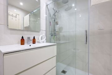 https://cdn.resales-online.com/public/iv2hh3s2mb/properties/5381b0525cdc11f086ca02a3ded47a2d/w1200/19-d0ed7da2012a09046d307c195d98e7d6.jpg?v=1752082173