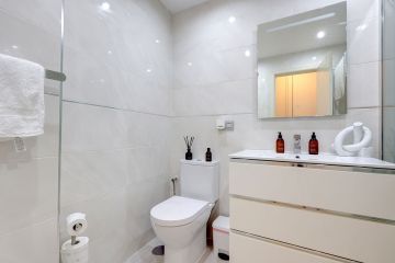 https://cdn.resales-online.com/public/iv2hh3s2mb/properties/5381b0525cdc11f086ca02a3ded47a2d/w1200/20-d1f7658cbe4ba6cd8666fec30fba80ad.jpg?v=1752082173