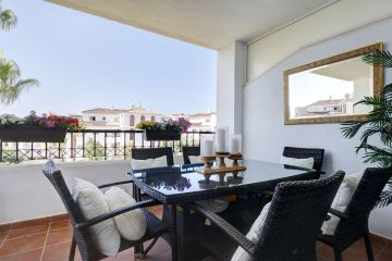 https://cdn.resales-online.com/public/iv2hh3s2mb/properties/5381b0525cdc11f086ca02a3ded47a2d/w1200/7-aa4cc561180b369757c0bb4af9886cd3.jpg?v=1752082173