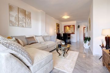 https://cdn.resales-online.com/public/iv2hh3s2mb/properties/5381b0525cdc11f086ca02a3ded47a2d/w1200/9-467d0cee5b725f3ef65f102a0c2e69c0.jpg?v=1752082173