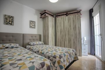 https://cdn.resales-online.com/public/126rkpuc5l/properties/1e9622175c8b11f086ca02a3ded47a2d/w1200/7-aa4cc561180b369757c0bb4af9886cd3.jpg?v=1752044902