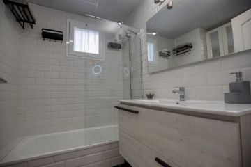 https://cdn.resales-online.com/public/126rkpuc5l/properties/1e9622175c8b11f086ca02a3ded47a2d/w1200/9-467d0cee5b725f3ef65f102a0c2e69c0.jpg?v=1752044902