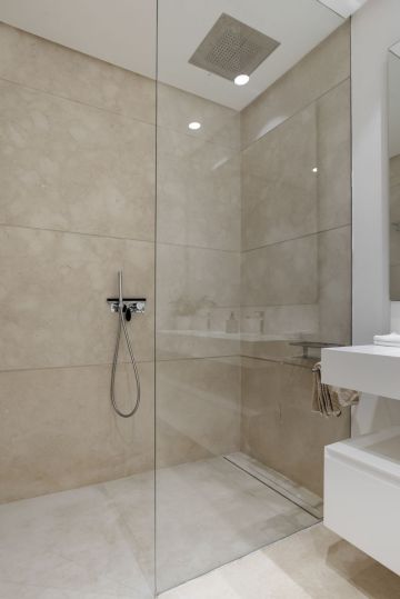 https://cdn.resales-online.com/public/ba3sbqz0w9/properties/5129a9295c0511f086ca02a3ded47a2d/w1200/14-d70dc3102c00d7be0e872dfe1c1f86d7.jpg?v=1751987546