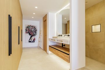 https://cdn.resales-online.com/public/76cahlr3vj/properties/340fa7ceb84711ef84cf0217bc231ef4/w1200/8-e64a9055bba3e77ac8aca3b893cdf826.jpg?v=1750136960