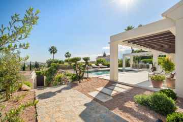 https://cdn.resales-online.com/public/b3evhsn1uj/properties/7d2eec995d4d11f086ca02a3ded47a2d/w1200/20-d1f7658cbe4ba6cd8666fec30fba80ad.jpg?v=1752128384