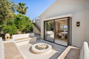 https://cdn.resales-online.com/public/b3evhsn1uj/properties/7d2eec995d4d11f086ca02a3ded47a2d/w1200/27-f6e8bc237ba13ac4c268badec6354f3d.jpg?v=1752128384
