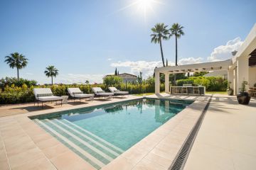 https://cdn.resales-online.com/public/b3evhsn1uj/properties/7d2eec995d4d11f086ca02a3ded47a2d/w1200/3-e898b2bb2a2fdfd06d2c39894dce8316.jpg?v=1752128384