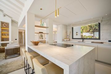 https://cdn.resales-online.com/public/b3evhsn1uj/properties/7d2eec995d4d11f086ca02a3ded47a2d/w1200/31-5e8b9eb86a2d455eeaf43a7bbf3ccd12.jpg?v=1752128384