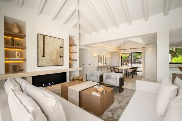 https://cdn.resales-online.com/public/b3evhsn1uj/properties/7d2eec995d4d11f086ca02a3ded47a2d/w1200/32-e7f90ea5feef5e01d64d74d6b6d8a834.jpg?v=1752128384
