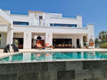 https://cdn.resales-online.com/public/rlscagkj51/properties/50ed2ef75e4511f086ca02a3ded47a2d/w1200/3-e898b2bb2a2fdfd06d2c39894dce8316.jpg?v=1752235024