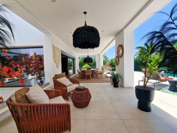 https://cdn.resales-online.com/public/rlscagkj51/properties/50ed2ef75e4511f086ca02a3ded47a2d/w1200/4-c23c0f86247804fa50226aecd8b0b2c8.jpg?v=1752235024