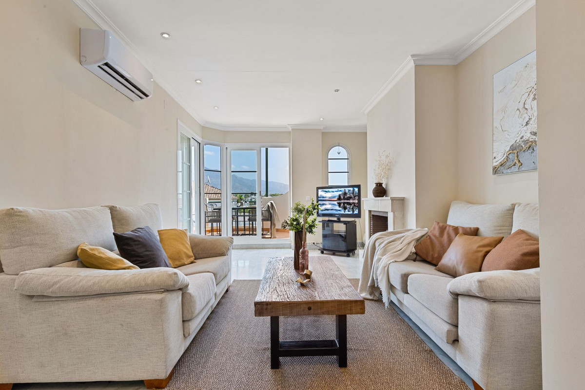 https://cdn.resales-online.com/public/w0n1wpbhihka6av5/properties/22896c6a624c11f086ca02a3ded47a2d/w1200/1-7980e48d732b6fc85c14b43b94d2aa54.jpg?v=1752678620