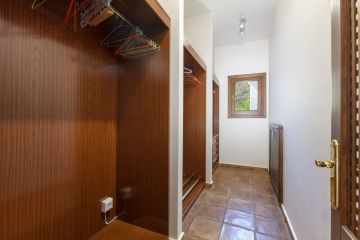 https://cdn.resales-online.com/public/vpt9lj2e2v/properties/924448f162e111f086ca02a3ded47a2d/w1200/14-d70dc3102c00d7be0e872dfe1c1f86d7.jpg?v=1752741741
