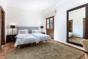 https://cdn.resales-online.com/public/vpt9lj2e2v/properties/924448f162e111f086ca02a3ded47a2d/w1200/22-bcf8e6250e0bab365f900a8ac31ac040.jpg?v=1752741741