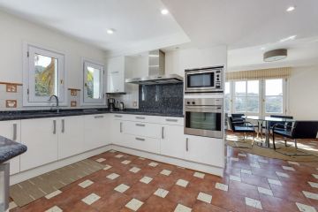 https://cdn.resales-online.com/public/vpt9lj2e2v/properties/924448f162e111f086ca02a3ded47a2d/w1200/27-f6e8bc237ba13ac4c268badec6354f3d.jpg?v=1752741741