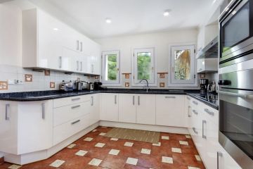 https://cdn.resales-online.com/public/vpt9lj2e2v/properties/924448f162e111f086ca02a3ded47a2d/w1200/28-ef19a2c59920e2e087cd278a51b6dbf8.jpg?v=1752741741
