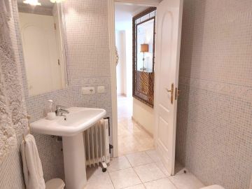 https://cdn.resales-online.com/public/z3bjx7yo8m/properties/ce3d58c063d711f086ca02a3ded47a2d/w1200/17-dd5fcd4f0eb487dfa3803f7e20814c0e.jpg?v=1752850787