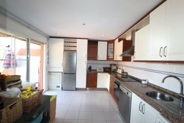 https://cdn.resales-online.com/public/z3bjx7yo8m/properties/ce3d58c063d711f086ca02a3ded47a2d/w1200/18-cc72f169493c096e712837ff5d8b6e41.jpg?v=1752850787