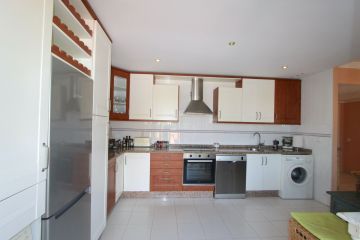 https://cdn.resales-online.com/public/z3bjx7yo8m/properties/ce3d58c063d711f086ca02a3ded47a2d/w1200/19-d0ed7da2012a09046d307c195d98e7d6.jpg?v=1752850787
