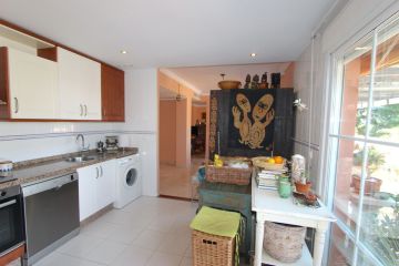 https://cdn.resales-online.com/public/z3bjx7yo8m/properties/ce3d58c063d711f086ca02a3ded47a2d/w1200/20-d1f7658cbe4ba6cd8666fec30fba80ad.jpg?v=1752850787