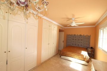 https://cdn.resales-online.com/public/z3bjx7yo8m/properties/ce3d58c063d711f086ca02a3ded47a2d/w1200/27-f6e8bc237ba13ac4c268badec6354f3d.jpg?v=1752850787