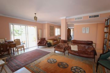 https://cdn.resales-online.com/public/z3bjx7yo8m/properties/ce3d58c063d711f086ca02a3ded47a2d/w1200/6-241328e1bcc9c0d8ce1222beb6c967a8.jpg?v=1752850787