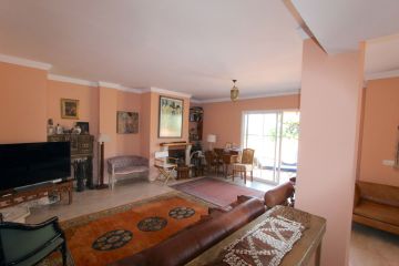 https://cdn.resales-online.com/public/z3bjx7yo8m/properties/ce3d58c063d711f086ca02a3ded47a2d/w1200/7-aa4cc561180b369757c0bb4af9886cd3.jpg?v=1752850787