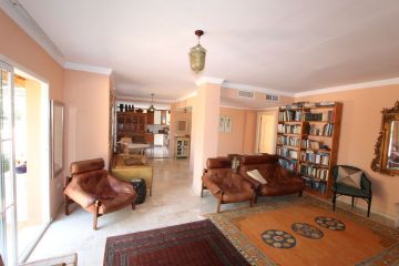 https://cdn.resales-online.com/public/z3bjx7yo8m/properties/ce3d58c063d711f086ca02a3ded47a2d/w1200/9-467d0cee5b725f3ef65f102a0c2e69c0.jpg?v=1752850787