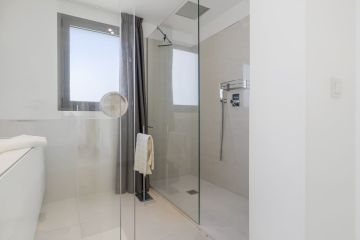https://cdn.resales-online.com/public/su2jrcdvgq/properties/128bff01658b11f086ca02a3ded47a2d/w1200/43-a8f5d713bac48f35147f2e8bcee96193.jpg?v=1753036859