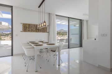 https://cdn.resales-online.com/public/su2jrcdvgq/properties/128bff01658b11f086ca02a3ded47a2d/w1200/49-e4a2fb57c7644d14d3ccd34084db1526.jpg?v=1753036859