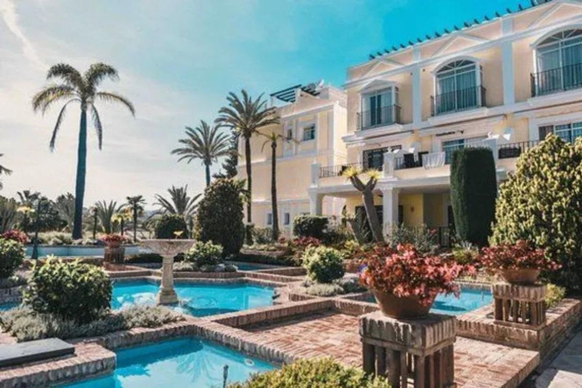 https://cdn.resales-online.com/public/7rg1k5rn6p/properties/98f21f3e658211f086ca02a3ded47a2d/w1200/1-7980e48d732b6fc85c14b43b94d2aa54.jpg?v=1753040324