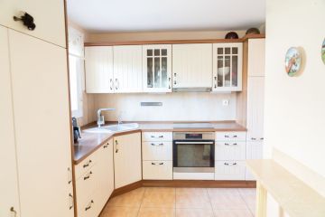 https://cdn.resales-online.com/public/ywcr9c0hju0agnj5/properties/7d96e1de670e11f086ca02a3ded47a2d/w1200/20-d1f7658cbe4ba6cd8666fec30fba80ad.jpg?v=1753201251