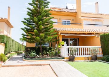 https://cdn.resales-online.com/public/ywcr9c0hju0agnj5/properties/7d96e1de670e11f086ca02a3ded47a2d/w1200/3-e898b2bb2a2fdfd06d2c39894dce8316.jpg?v=1753201251