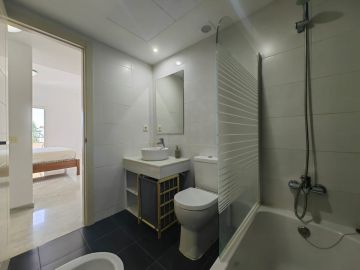 https://cdn.resales-online.com/public/asb71hmq0g/properties/f14e22a267c811f086ca02a3ded47a2d/w1200/31-5e8b9eb86a2d455eeaf43a7bbf3ccd12.jpg?v=1753282392