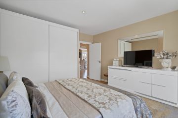 https://cdn.resales-online.com/public/tvp8hc2oq5/properties/cfa686dc67bb11f086ca02a3ded47a2d/w1200/27-f6e8bc237ba13ac4c268badec6354f3d.jpg?v=1753275636