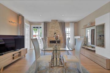 https://cdn.resales-online.com/public/tvp8hc2oq5/properties/cfa686dc67bb11f086ca02a3ded47a2d/w1200/33-f37a7fab00fce6ff6b895520b67d6d6d.jpg?v=1753275636