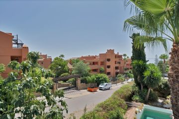 https://cdn.resales-online.com/public/tvp8hc2oq5/properties/cfa686dc67bb11f086ca02a3ded47a2d/w1200/42-3aa90f523689fc5a59d5d37badfe1b6f.jpg?v=1753275636