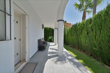 https://cdn.resales-online.com/public/tvp8hc2oq5/properties/cfa686dc67bb11f086ca02a3ded47a2d/w1200/59-17d8b885cf42a1c7af91ef6c5fd5a0e0.jpg?v=1753275636