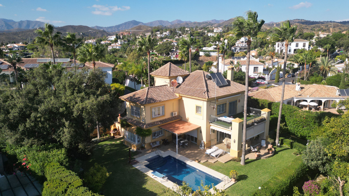 https://cdn.resales-online.com/public/6u5vbuh1hk/properties/06368bd8747f11ee8fbe0217bc231ef4/w1200/1-7980e48d732b6fc85c14b43b94d2aa54.jpg?v=1749538100