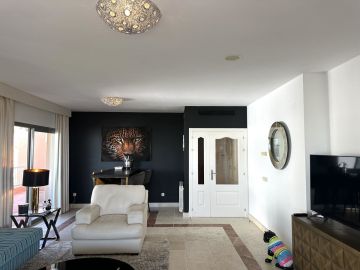 https://cdn.resales-online.com/public/p98edqpeua/properties/3bee9aba694d11f086ca02a3ded47a2d/w1200/21-2c707e7c511429b4f8ec4ee5f221ddb6.jpg?v=1753447822