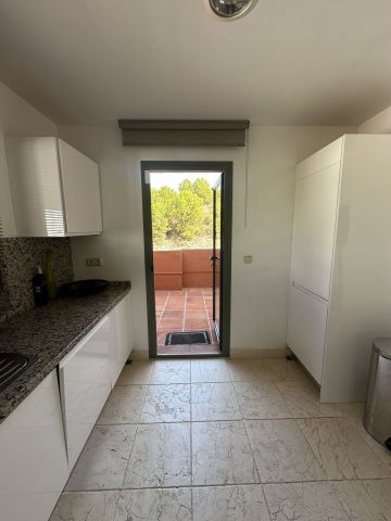 https://cdn.resales-online.com/public/p98edqpeua/properties/3bee9aba694d11f086ca02a3ded47a2d/w1200/27-f6e8bc237ba13ac4c268badec6354f3d.jpg?v=1753447822